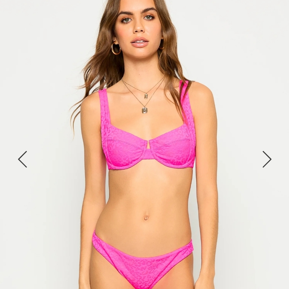 Beach Bunny Karter Underwire Bikini Top Bralette XS NWT Neon Pink Leopard